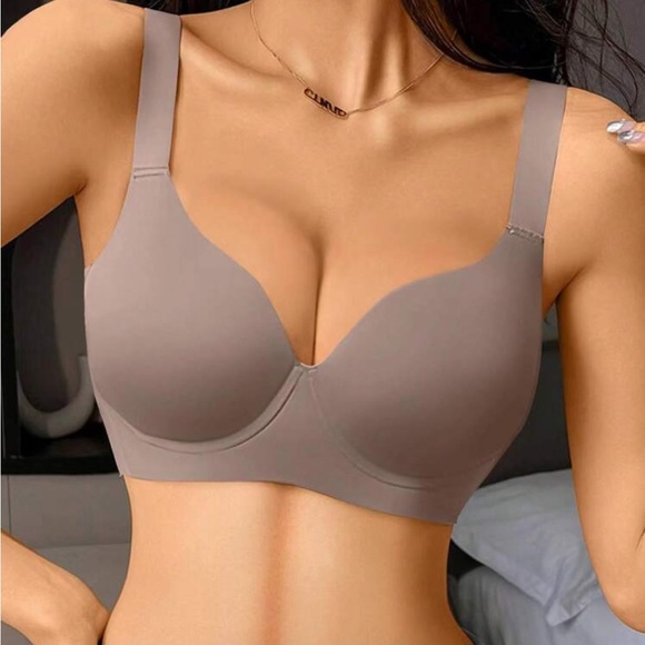 New Buttery soft no underwire second skin grey bra - Picture 1 of 6